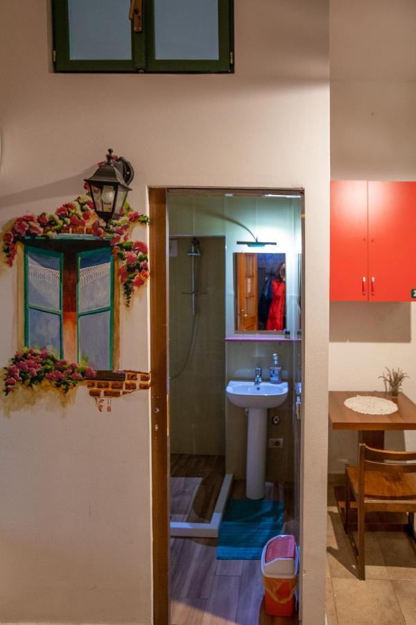 Mi Casa Es Tu Casa - Shkodra Backpackers Hostel Εξωτερικό φωτογραφία